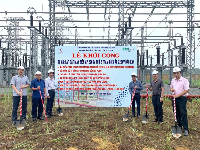 Thi c&ocirc;ng dự &aacute;n truyền tải bảo đảm điện cho tỉnh Bắc Kạn. Nguồn: Tổng c&ocirc;ng ty Truyền tải điện Quốc gia.