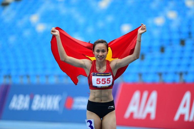 Huỳnh Thị Mỹ Ti&ecirc;n gi&agrave;nh huy chương v&agrave;ng chạy 100 m&eacute;t r&agrave;o nữ SEA Games 32.