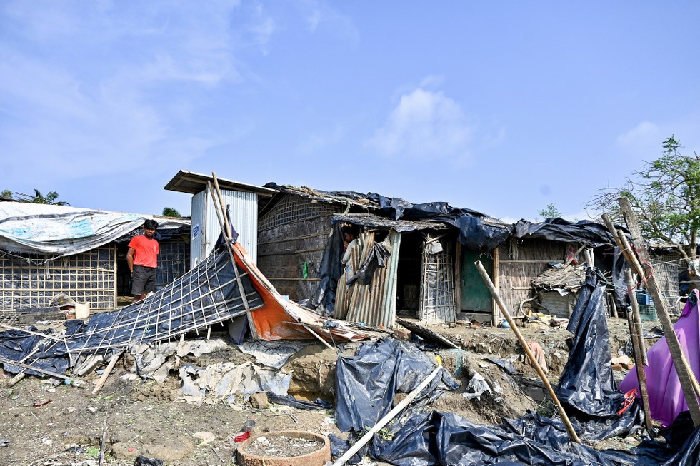 Một ng&ocirc;i nh&agrave; bị b&atilde;o Mocha ph&aacute; hủy tr&ecirc;n đảo Shahpori, ngoại &ocirc; Teknaf, Bangladesh. Ảnh: AFP