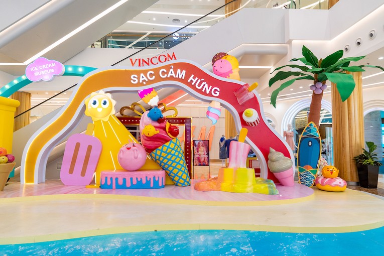 Bật c&ocirc;ng tắc &ldquo;m&aacute;t lịm&amp;amp;amp;quot; khi chụp ảnh tại TTTM b&ecirc;n biển hồ Vincom Mega Mall Ocean Park