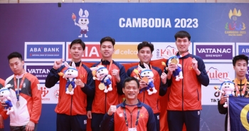 Việt Nam &apos;may túi ba gang&apos; đựng huy chương vàng SEA Games 32