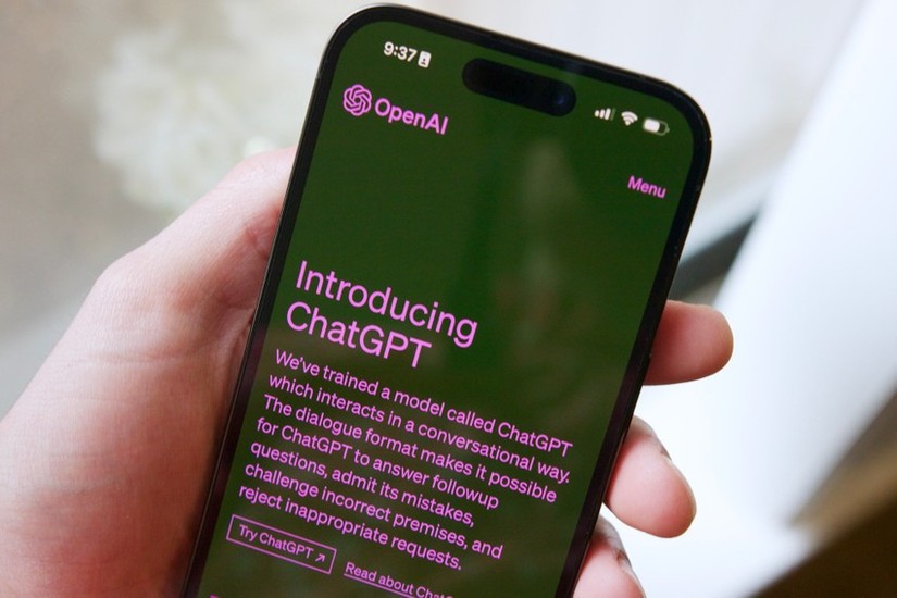 OpenAI ra mắt ứng dụng ChatGPT miễn ph&iacute; tr&ecirc;n iPhone, iPad