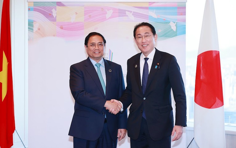 Thủ tướng Phạm Minh Ch&iacute;nh v&agrave; Thủ tướng Nhật Bản Kishida Fumio. Ảnh: VGP