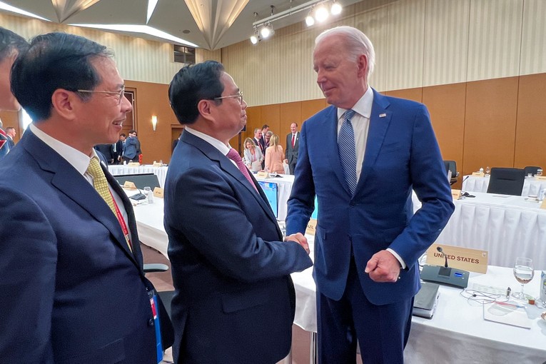 Thủ tướng Phạm Minh Ch&iacute;nh Hội kiến Tổng Thống Mỹ Joe Biden b&ecirc;n lề Hội nghị thượng đỉnh G7 mở rộng. Ảnh: VGP