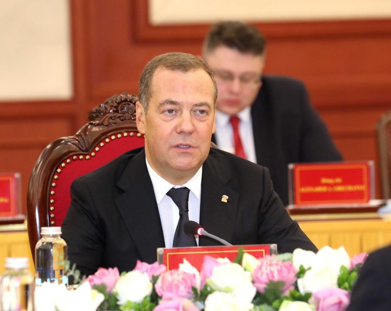 Chủ tịch Đảng Nước Nga Thống nhất, Ph&oacute; Chủ tịch Hội đồng An ninh Li&ecirc;n bang Nga Dmitry Medvedev ph&aacute;t biểu tại hội đ&agrave;m. Ảnh: TTXVN