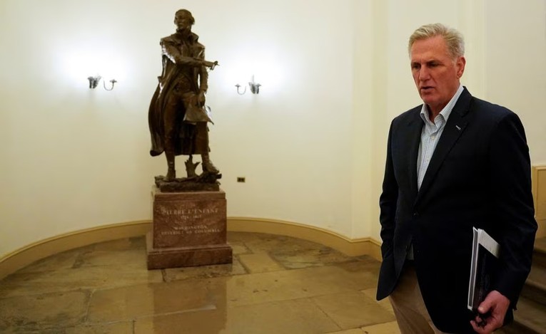 Chủ tịch Hạ viện Mỹ Kevin McCarthy tại Điện Capitol ng&agrave;y 27/5. Ảnh: Reuters