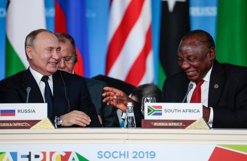 Tổng thống Nga Vladimir Putin v&agrave; Tổng thống Nam Phi Cyril Ramaphosa tại Hội nghị thượng đỉnh Nga - Ch&acirc;u Phi ở Sochi, năm 2019. Ảnh: Getty Images