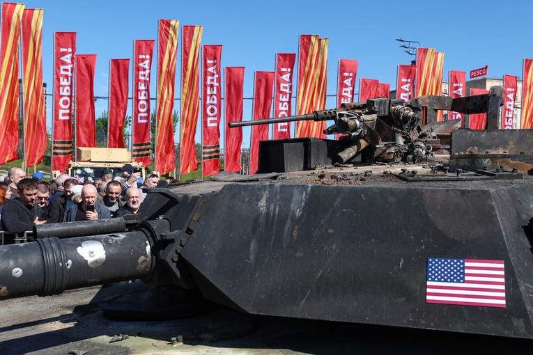 Xe tăng chiến đấu M1 Abrams do Mỹ sản xuất tại triển l&atilde;m ở Moscow. Ảnh: TASS