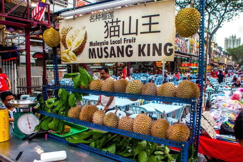 Sầu ri&ecirc;ng Musang King v&agrave; xo&agrave;i Harumanis của Malaysia dự kiến sẽ ghi nhận vụ m&ugrave;a bội thu do thời tiết nắng n&oacute;ng. Ảnh: The Star