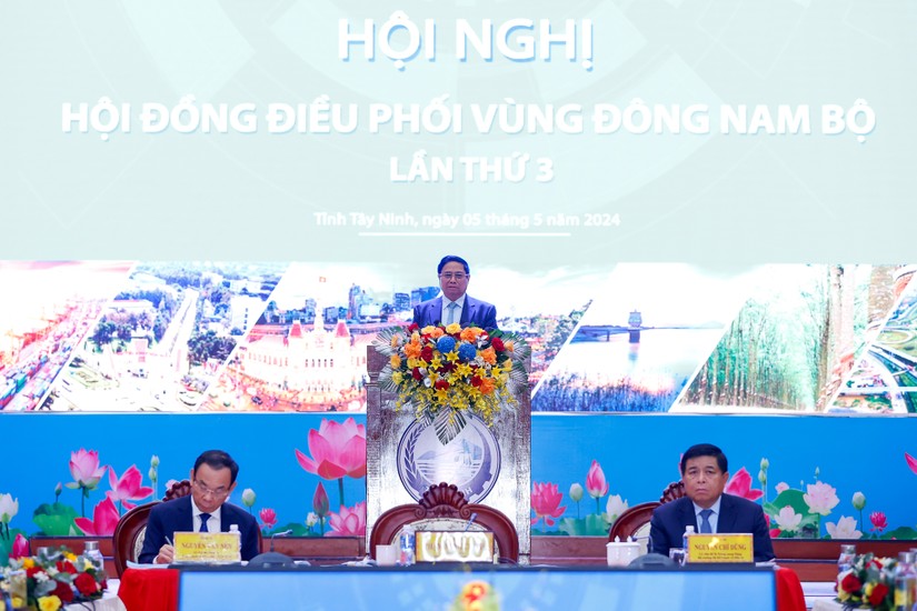 Thủ tướng chủ tr&igrave; hội nghị Hội đồng điều phối v&ugrave;ng Đ&ocirc;ng Nam Bộ. Ảnh: VGP.