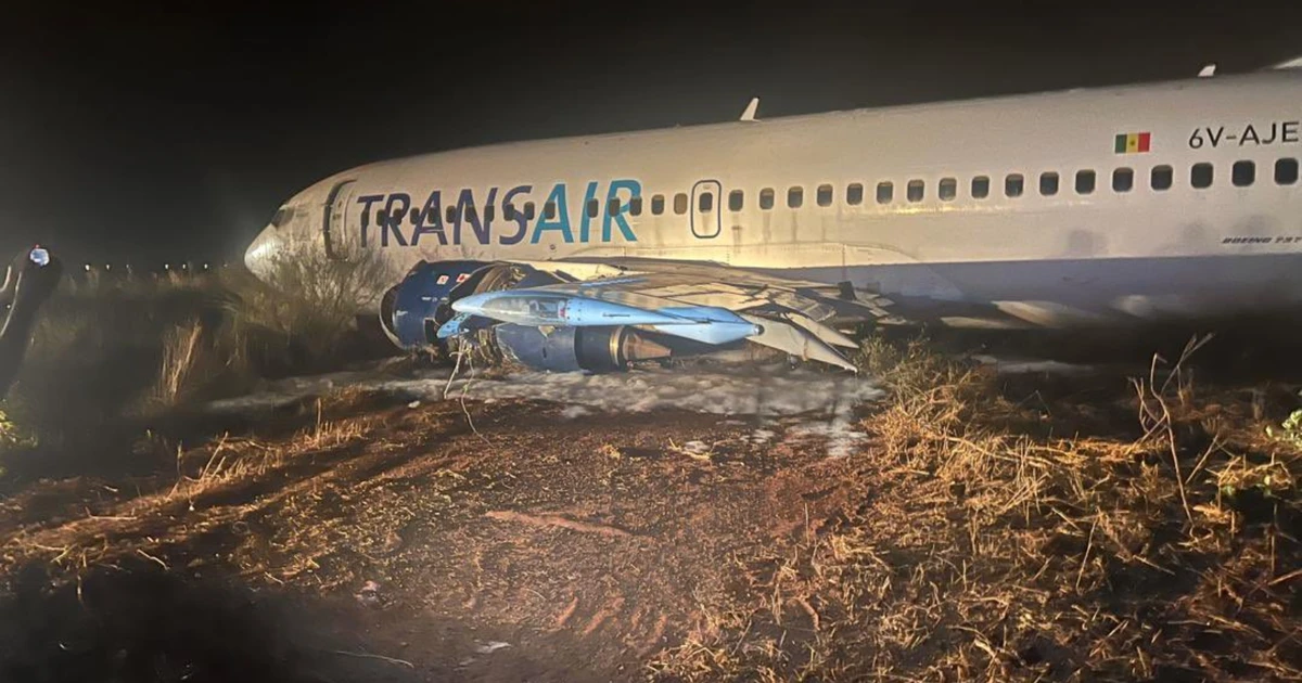 Máy bay Boeing bốc cháy trượt khỏi đường băng tại Senegal