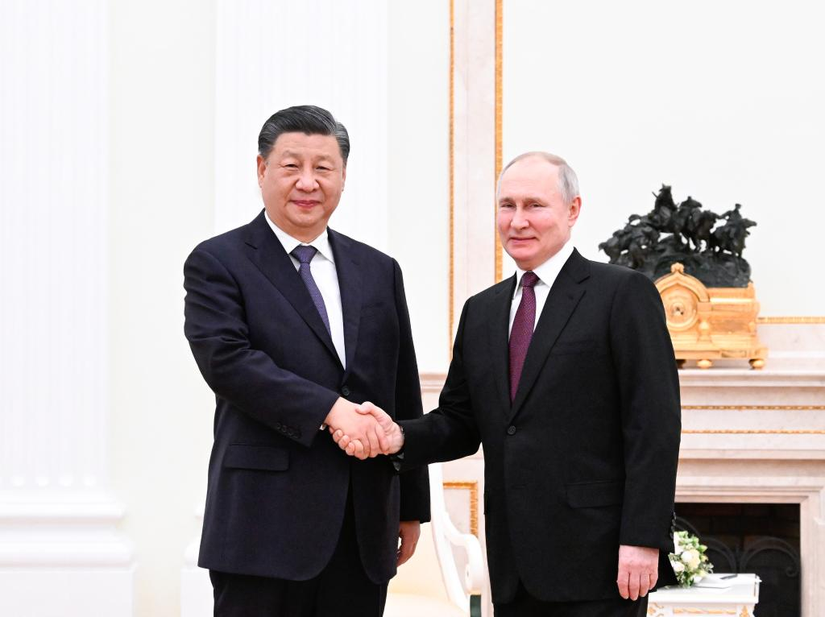 Chủ tịch Trung Quốc Tập Cận B&igrave;nh gặp Tổng thống Nga Vladimir Putin tại Điện Kremlin khi &ocirc;ng đến Moscow, Nga, ng&agrave;y 20/3/2023. Ảnh: T&acirc;n Hoa X&atilde;