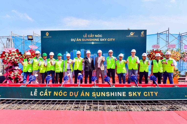 Cất nóc toà S4 Sunshine Sky City - Tổ hợp căn hộ ví như 'khách sạn ven sông Sài Gòn'