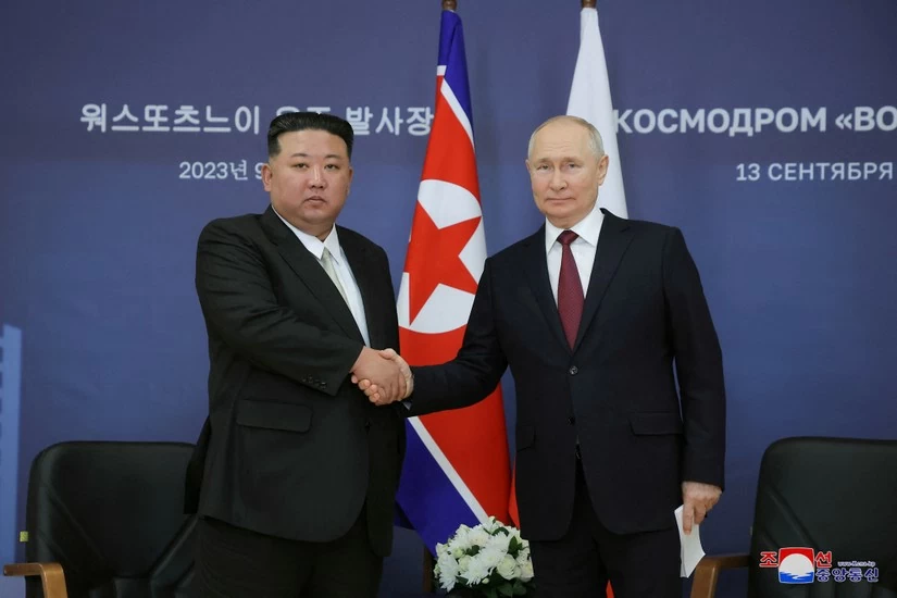 Nh&agrave; l&atilde;nh đạo Triều Ti&ecirc;n Kim Jong Un v&agrave; Tổng thống Nga Vladimir Putin trong cuộc gặp tại Vostochny Cosmodrome ở v&ugrave;ng Viễn Đ&ocirc;ng, Nga, ng&agrave;y 13/9/2023. Ảnh: KCNA
