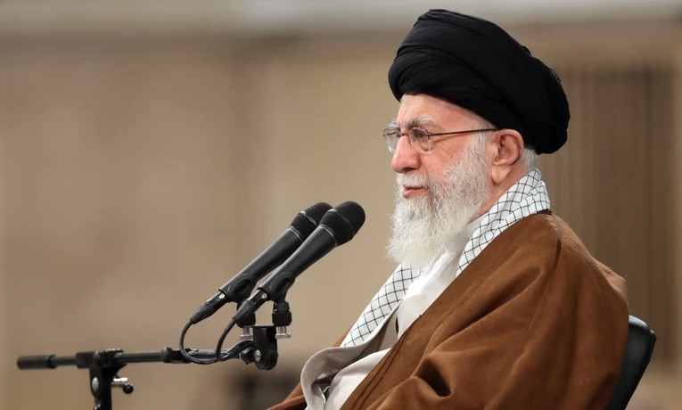 Nh&agrave; l&atilde;nh đạo tối cao Iran Ayatollah Ali Khamenei. Ảnh: Guardian