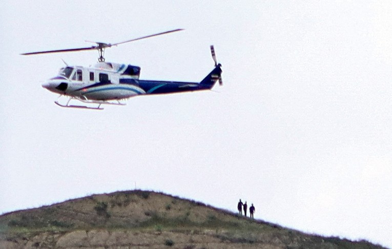 Trực thăng chở Tổng thống Iran Ebrahim Raisi cất c&aacute;nh gần bi&ecirc;n giới Iran-Azerbaijan, ng&agrave;y 19/5. Ảnh: IRNA