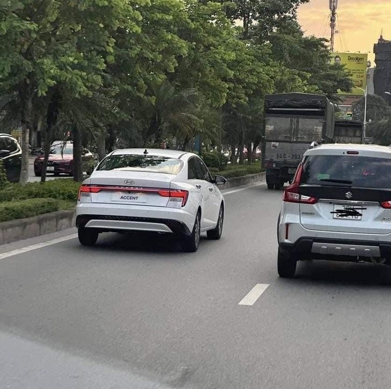 Hyundai Accent xuất hiện tr&ecirc;n đường phố H&agrave; Nội. Ảnh: Oto+.