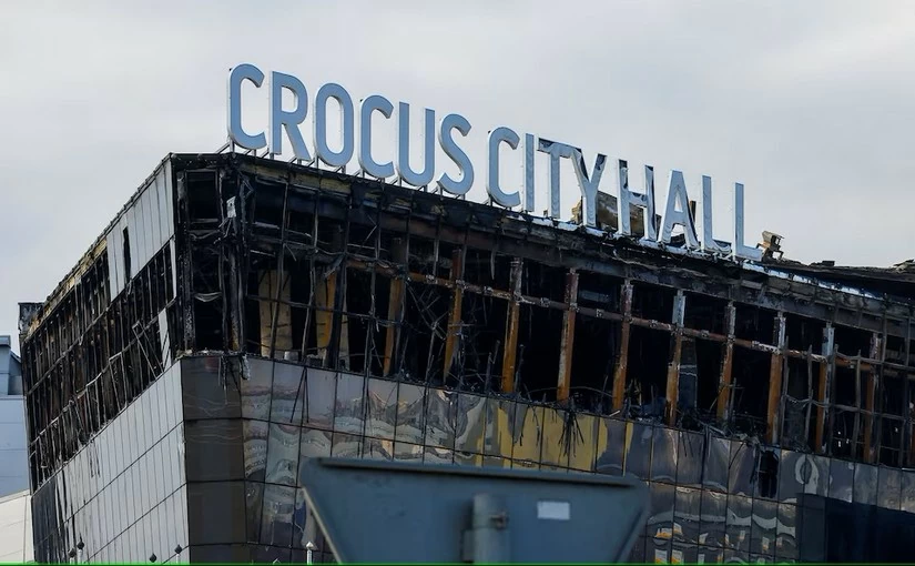 Hiện trường Crocus City Hall sau vụ tấn c&ocirc;ng khủng bố ng&agrave;y 22/3. Ảnh: Reuters