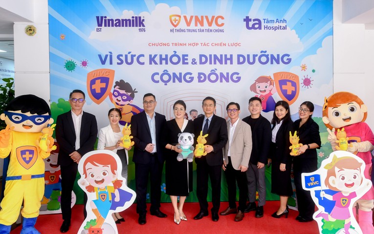 Hợp t&aacute;c chiến lược kết hợp dinh dưỡng v&agrave; chăm s&oacute;c y tế được Vinamilk, VNVC v&agrave; T&acirc;m Anh kỳ vọng sẽ mang đến nhiều lợi &iacute;ch cho cộng đồng. Ảnh: Vi Nam