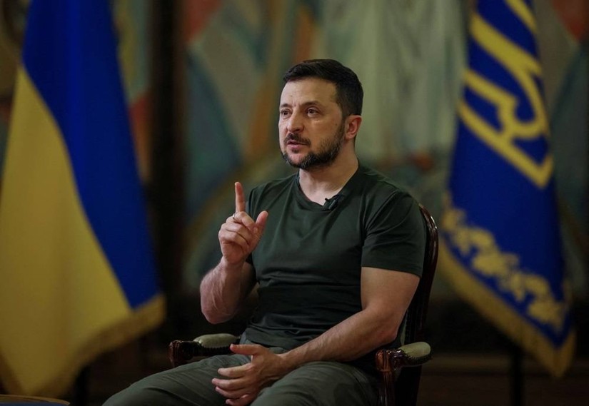 Tổng thống Ukraine Volodymyr Zelensky trong cuộc phỏng vấn với Reuters, ng&agrave;y 20/5. Ảnh: Reuters