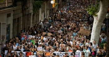 Hàng nghìn người biểu tình phản đối du lịch quá tải ở Tây Ban Nha