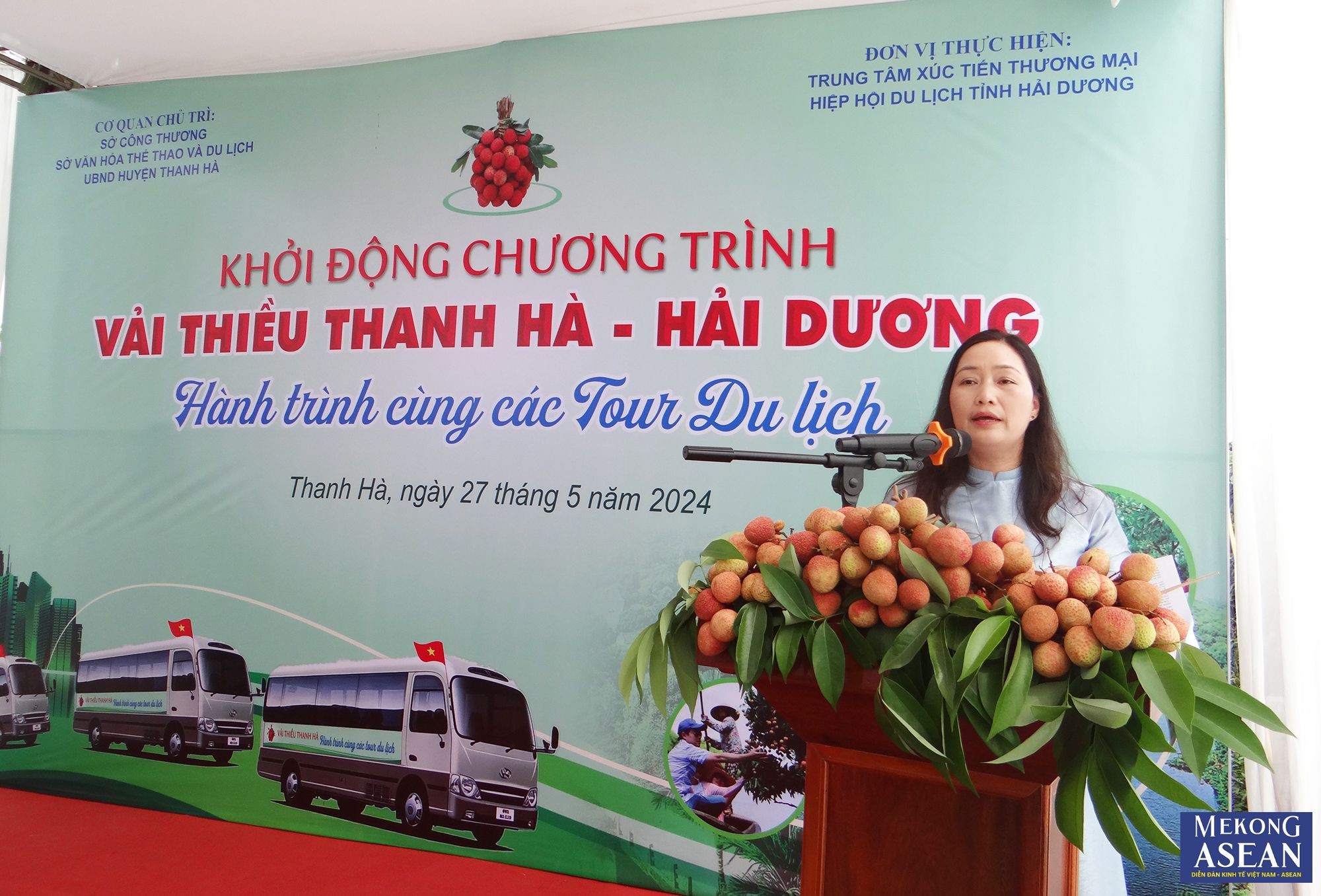 B&agrave; Vũ Thị Kim Phượng, Ph&oacute; Gi&aacute;m đốc Sở C&ocirc;ng Thương tỉnh Hải Dương ph&aacute;t biểu tại sự kiện.