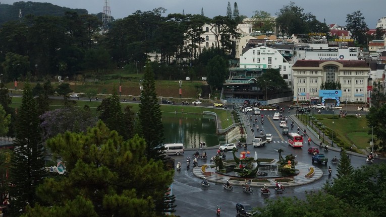 Đ&agrave; Lạt mộng mơ l&agrave; điểm đến được nhiều du kh&aacute;ch trẻ tuổi lựa chọn cho kỳ nghỉ (Ảnh: Đ.M)