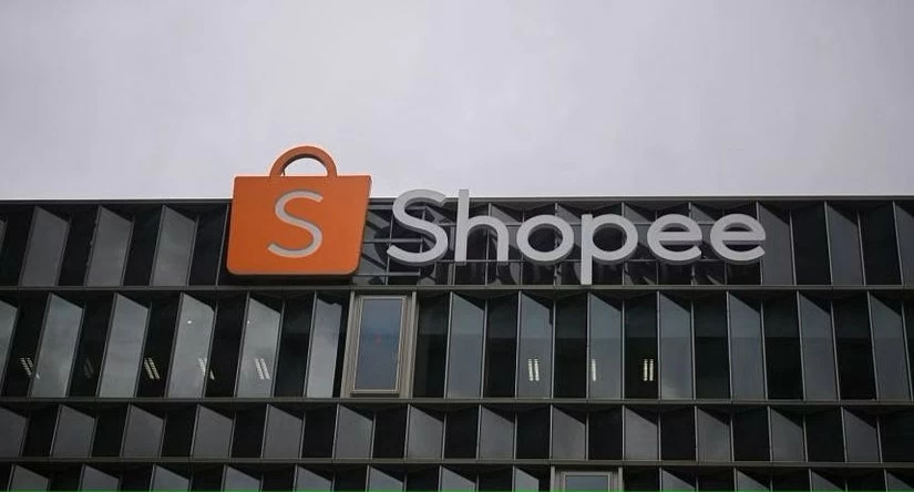 Shopee v&agrave; Lazada bị điều tra tại Indonesia do nghi ngờ vi phạm luật chống độc quyền. Ảnh: Straits Times