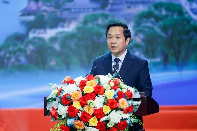 Chủ tịch UBND tỉnh Ninh B&igrave;nh Phạm Quang Ngọc ph&aacute;t biểu tại hội nghị. Ảnh: VGP.