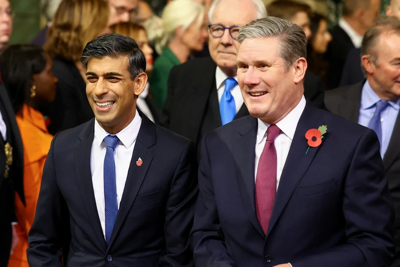 Thủ tướng Anh Rishi Sunak v&agrave; l&atilde;nh đạo C&ocirc;ng Đảng Anh Keir Starmer. Ảnh: WPA Pool/Getty Images