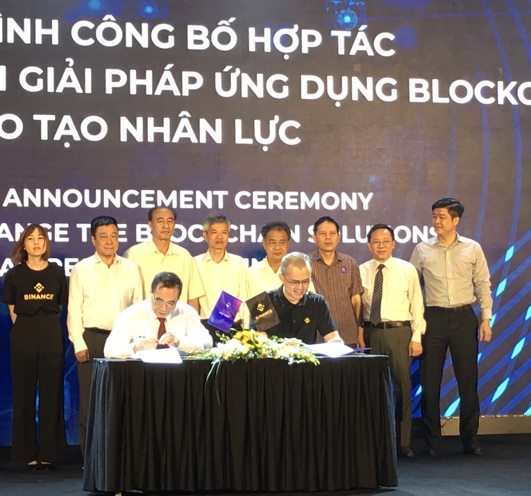 Hiệp hội Blockchain Việt Nam k&yacute; thỏa thuận hợp t&aacute;c với Binance nhằm ph&aacute;t triển c&ocirc;ng nghệ blockchain tại Việt Nam. Ảnh: Thế Mạnh