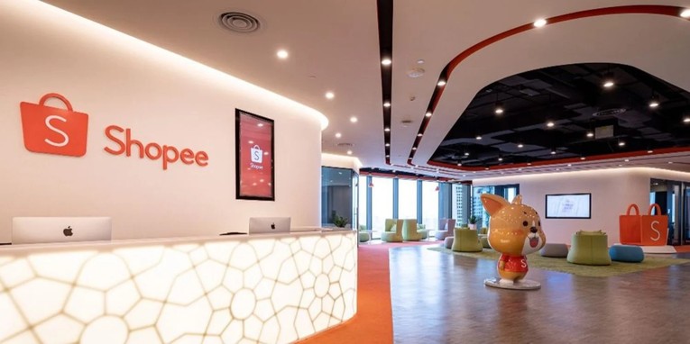 CEO Shopee Chris Feng cho biết c&aacute;c quyết định cắt giảm nh&acirc;n sự tuy kh&oacute; khăn nhưng l&agrave; cần thiết để n&acirc;ng cao hiệu quả của tập đo&agrave;n. Ảnh: Glassdoor