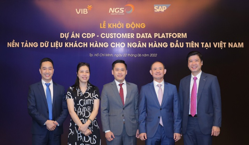 Đại diện VIB, SAP Việt Nam v&agrave; NGS tại Lễ khởi động dự &aacute;n CDP.