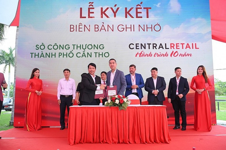 Lễ k&yacute; kết bi&ecirc;n bản ghi nhớ hợp t&aacute;c giữa tập đo&agrave;n Central Retail tại Việt Nam v&agrave; Sở C&ocirc;ng Thương TP Cần Thơ. Ảnh: moit.gov