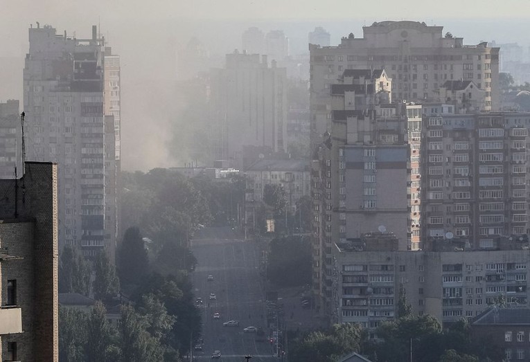 Đ&acirc;y l&agrave; vụ kh&ocirc;ng k&iacute;ch đầu ti&ecirc;n của Nga nhằm v&agrave;o thủ đ&ocirc; Kiev kể từ ng&agrave;y 5/6. Ảnh: Reuters