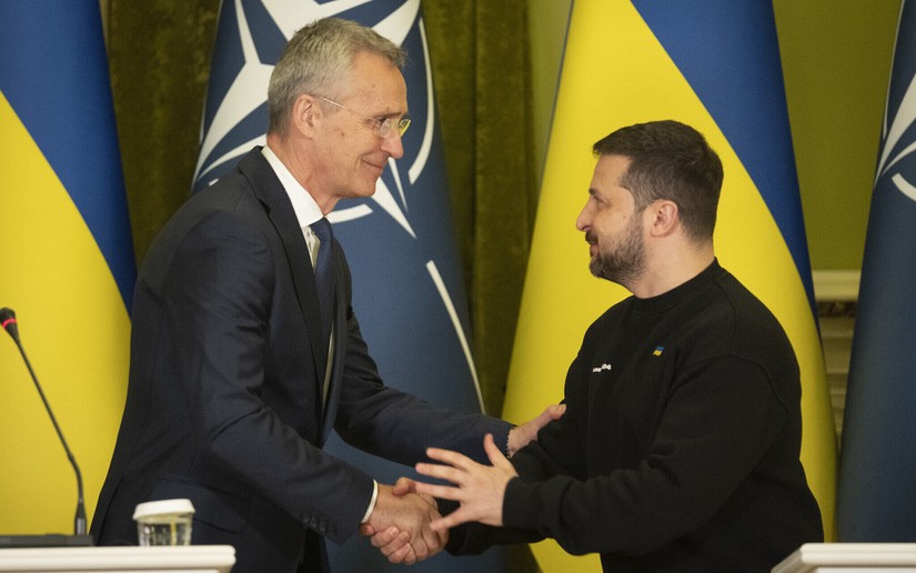 Tổng thư k&yacute; NATO Jens Stoltenberg v&agrave; Tổng thống Ukraine Volodymyr Zelensky. Ảnh: