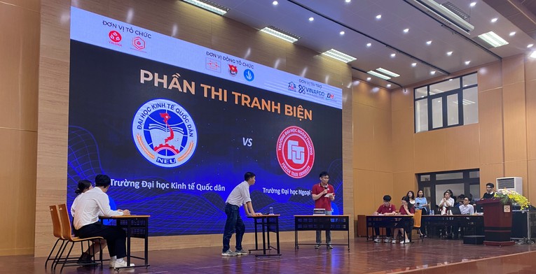 Phần thi tranh biện về logistics tại tọa đ&agrave;m s&aacute;ng 3/6.