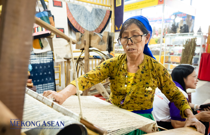 Hộ kinh doanh c&aacute; thể l&agrave; người lao động, c&oacute; thu nhập n&ecirc;n việc được đ&oacute;ng bảo hiểm l&agrave; đ&uacute;ng về bản chất. Ảnh minh họa.