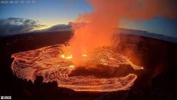 Núi lửa mạnh nhất thế giới tại Hawaii phun trào sau 3 tháng im lặng