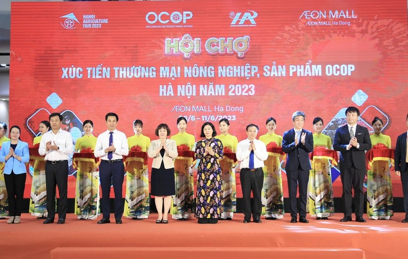 Khai mạc Hội chợ X&uacute;c tiến thương mại n&ocirc;ng nghiệp, sản phẩm OCOP TP H&agrave; Nội năm 2023.