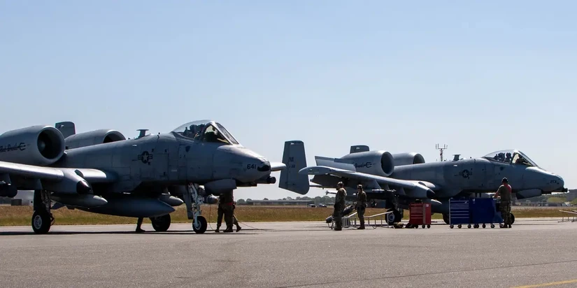 M&aacute;y bay A-10 Thunderbolt II của Kh&ocirc;ng qu&acirc;n Mỹ đậu tại Căn cứ Kh&ocirc;ng qu&acirc;n Jagel, Đức, ng&agrave;y7/6 để chuẩn bị cho cuộc tập trận Air Defender 2023. Ảnh: US Air National Guard