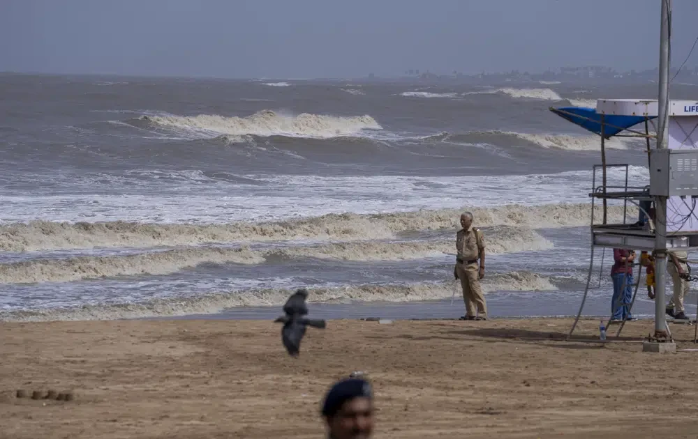 Hàng chục nghìn người tại Ấn Độ và Pakistan sơ tán tránh bão