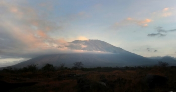 Indonesia cân nhắc việc cấm mọi người leo núi ở Bali