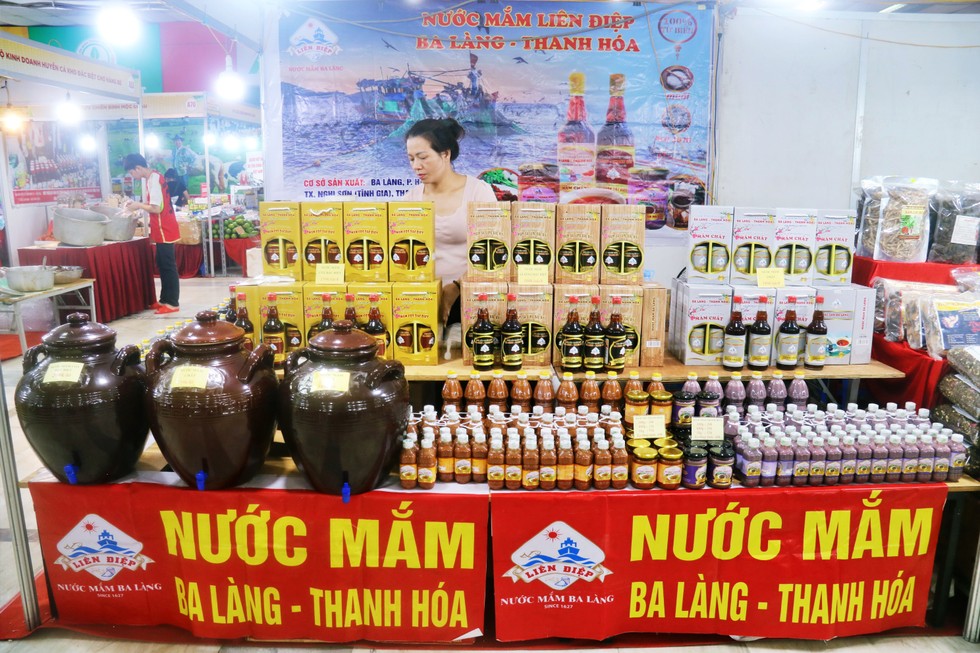 Đặc sản mọi miền hội tụ về phiên chợ tại Hà Nội