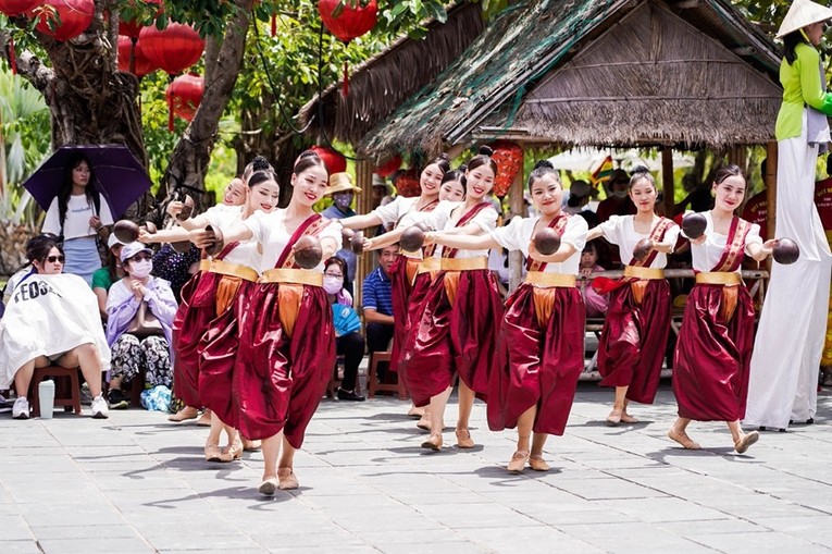 Nghỉ dưỡng diệu kỳ, phiêu hè lãng mạn” tại miền biển di sản