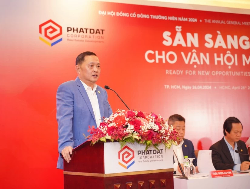 Chủ tịch HĐQT Nguyễn Văn Đạt ph&aacute;t biểu tại ĐHĐCĐ thường ni&ecirc;n năm 2024 hạ tuần th&aacute;ng 4 vừa qua. Ảnh: Ph&aacute;t Đạt