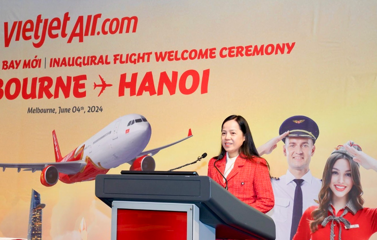 Ph&oacute; Tổng gi&aacute;m đốc Vietjet - B&agrave; Nguyễn Thị Th&uacute;y B&igrave;nh c&ocirc;ng bố khai trương đường bay thứ 6 kết nối Australia - Việt Nam của Vietjet. Ảnh: T&agrave;i Nguyễn