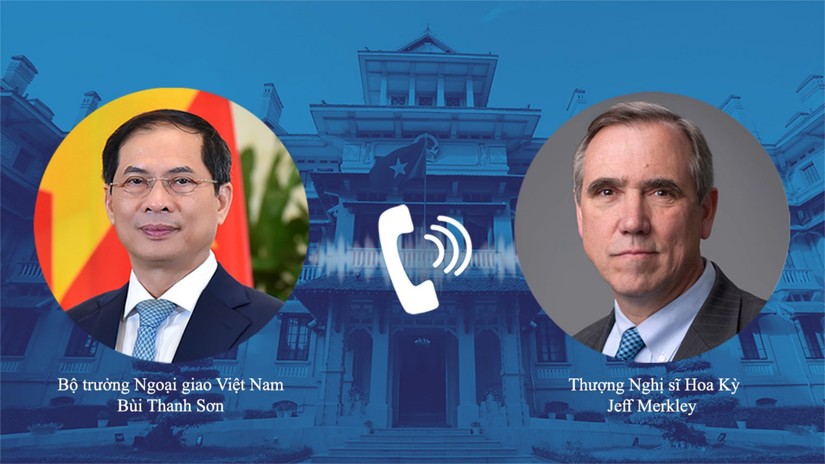 Bộ trưởng Ngoại giao B&ugrave;i Thanh Sơn v&agrave; Thượng Nghị sỹ Jeff Merkley. Ảnh: BNG