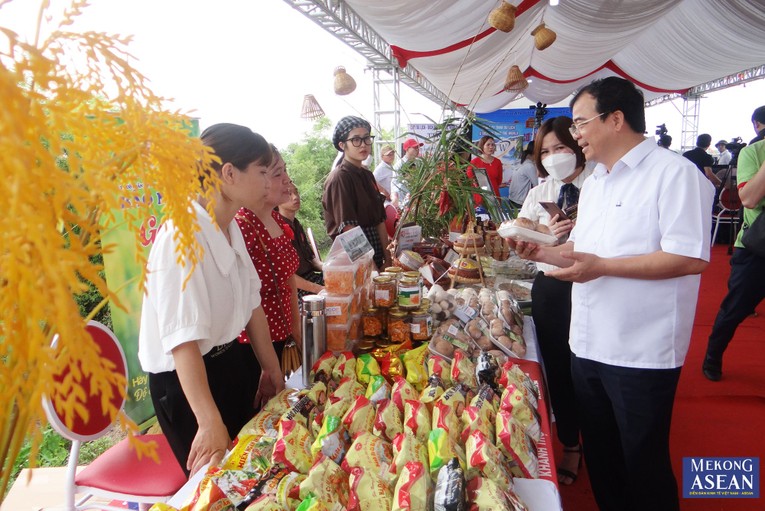 C&aacute;c sản phẩm hữu cơ, n&ocirc;ng đặc sản, sản phẩm OCOP của huyện Tứ Kỳ v&agrave; tỉnh Hải Dương trưng b&agrave;y, giới thiệu tại lễ hội. Ảnh tư liệu.