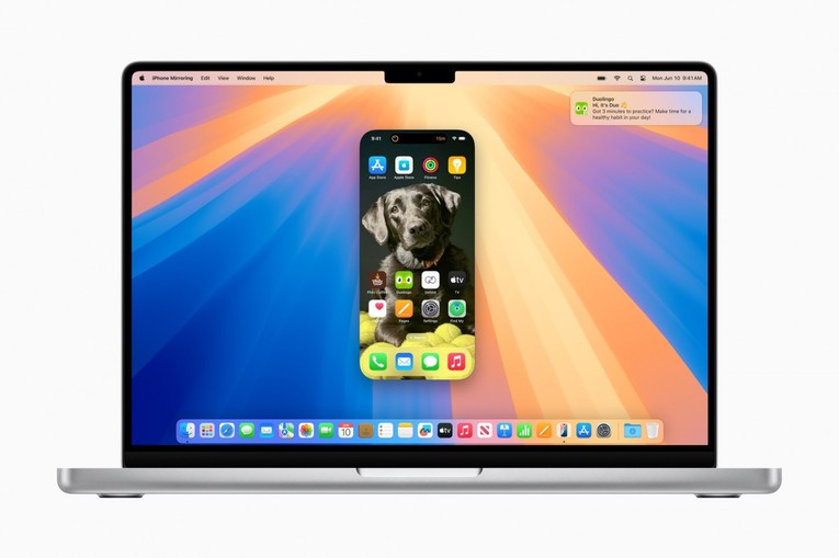 Với t&iacute;nh năng phản chiếu iPhone (iPhone Mirroring), macOS Sequoia gi&uacute;p m&agrave;n h&igrave;nh iPhone của người d&ugrave;ng xuất hiện tr&ecirc;n Mac bao gồm cả h&igrave;nh nền v&agrave; biểu tượng t&ugrave;y chỉnh. Người d&ugrave;ng vuốt giữa c&aacute;c trang chủ, khởi chạy v&agrave; sử dụng bất kỳ ứng dụng n&agrave;o tr&ecirc;n iPhone.